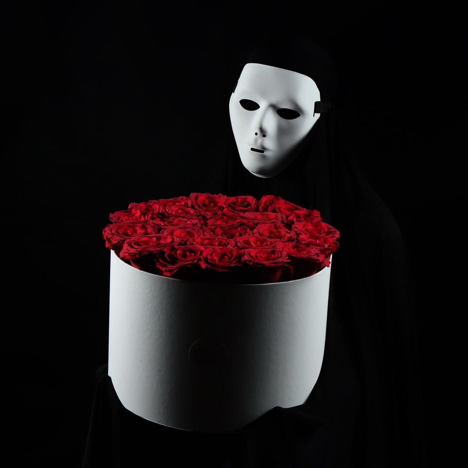 50 Red Roses Box White