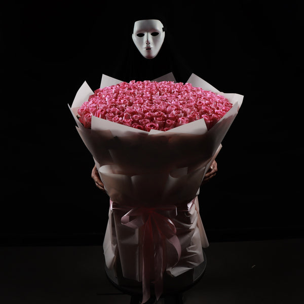 100 Pink Roses Bouquet