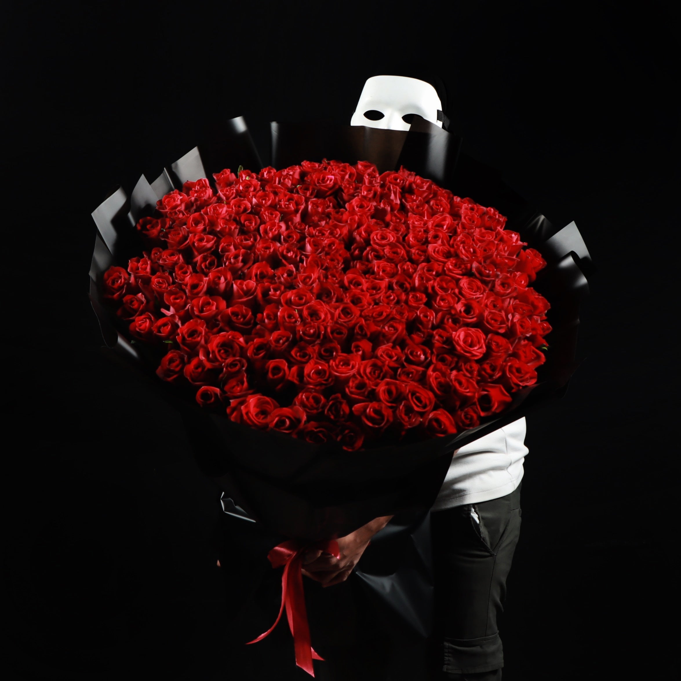 200 Red Roses Bouquet Main image