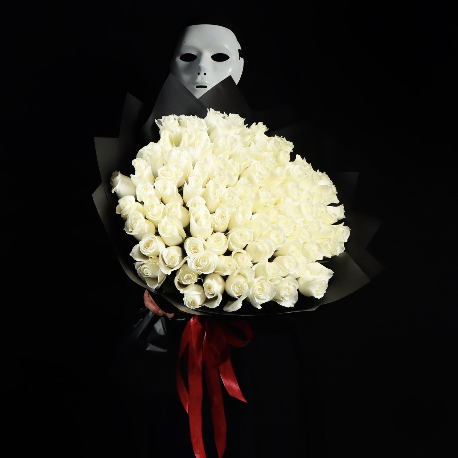 100 White Roses Bouquet Black Wrapping