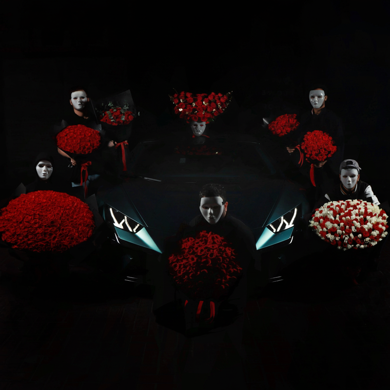 Valentine's Lambo Set 850 Roses - Luxury Masterpiece